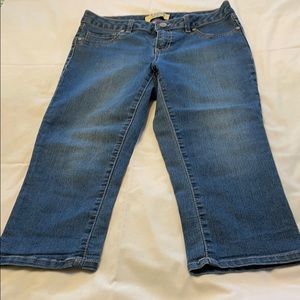 Capri jeans with embellished pockets